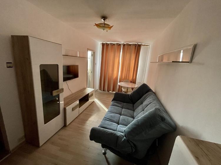 Garsonieră decomandată în Central