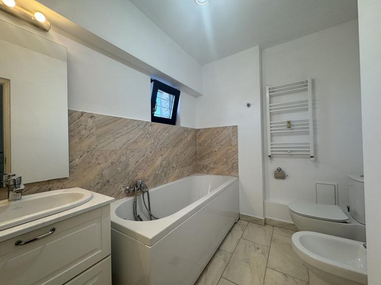 Apartament cu 4 camere decomandat, mobilat în Unirii