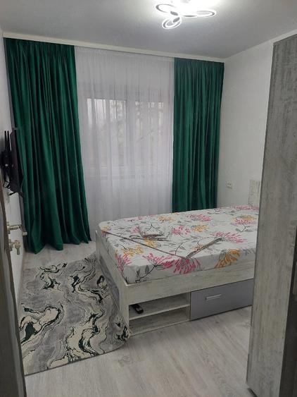 Apartament cu 3 camere decomandat în Exterior Vest