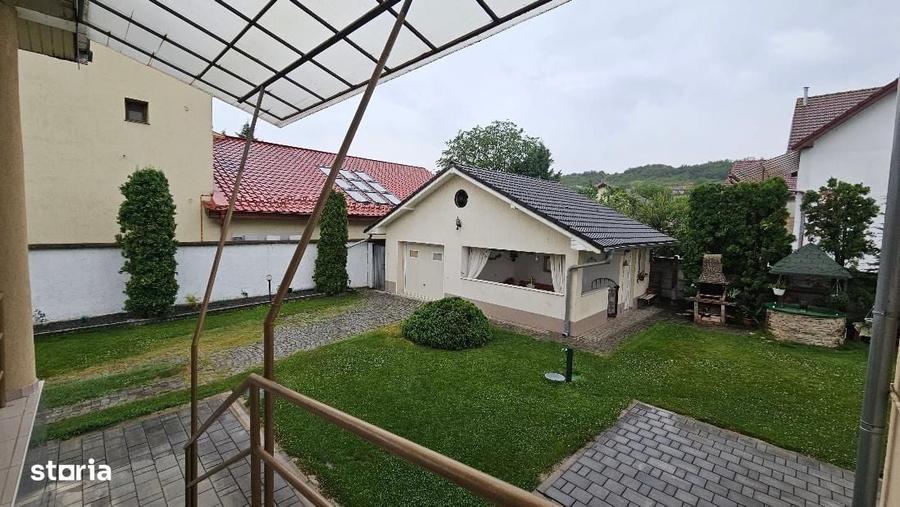 Casă cu 4 camere în Cetate