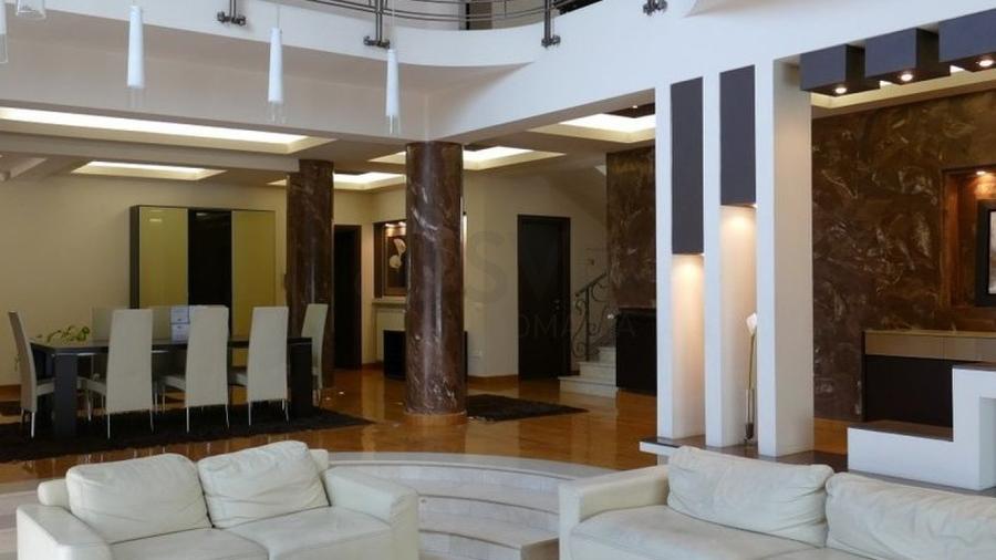 Casă individuală cu 12 camere cu Piscina în Iancu Nicolae