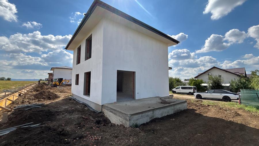 Casă individuală cu 4 camere cu Canalizare în Vorovești