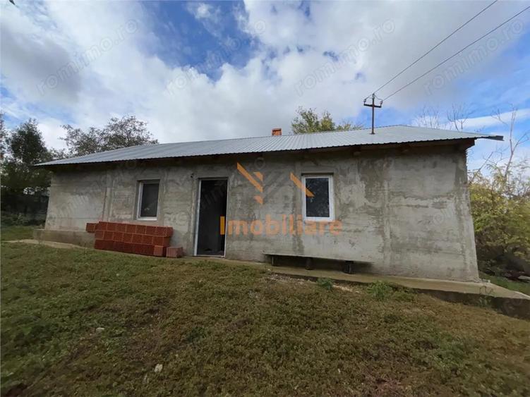 Casă cu 2 camere cu Teren 4000 Mp în Dernișoara