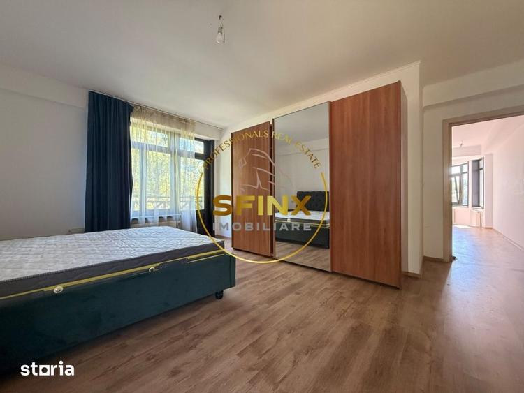 Casă cu 8 camere cu Teren 2011 Mp în Central
