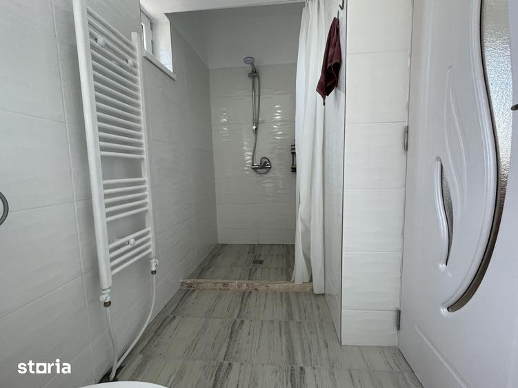 Casă cu 9 camere cu Teren 711 Mp în Central