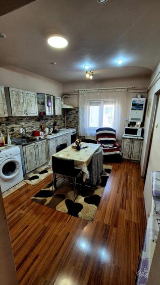 Apartament cu 3 camere în Cetate