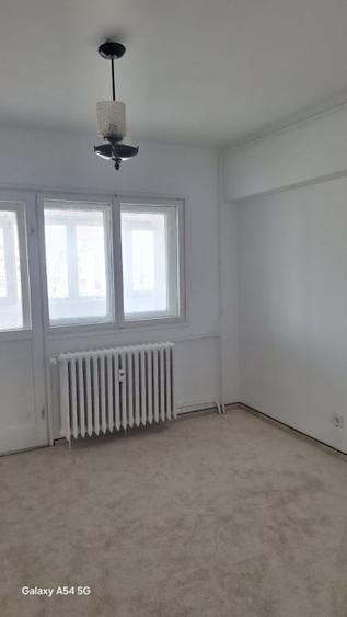 Apartament cu 4 camere decomandat, mobilat în P-ța Amzei