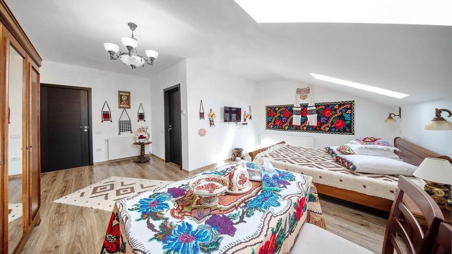 Casă individuală cu 12 camere cu Piscina în Crizbav