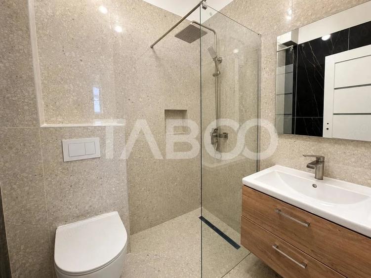 Apartament cu 3 camere decomandat în Cristian
