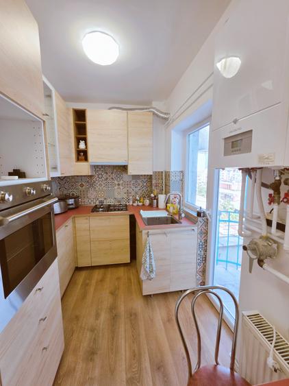 Apartament cu 3 camere semidecomandat în Cișmigiu