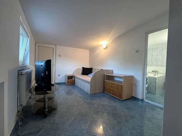 Apartament cu 2 camere semidecomandat în Progresul