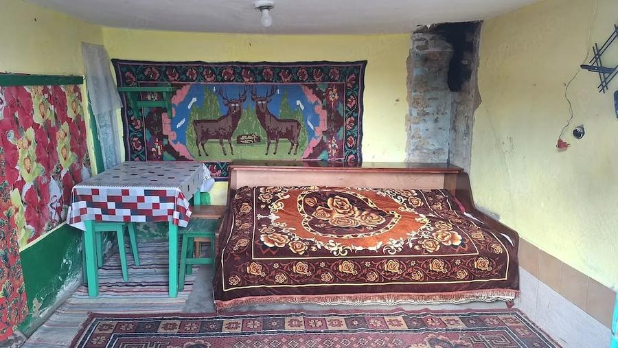 Casă cu 2 camere cu Teren 1640 Mp în Tufești
