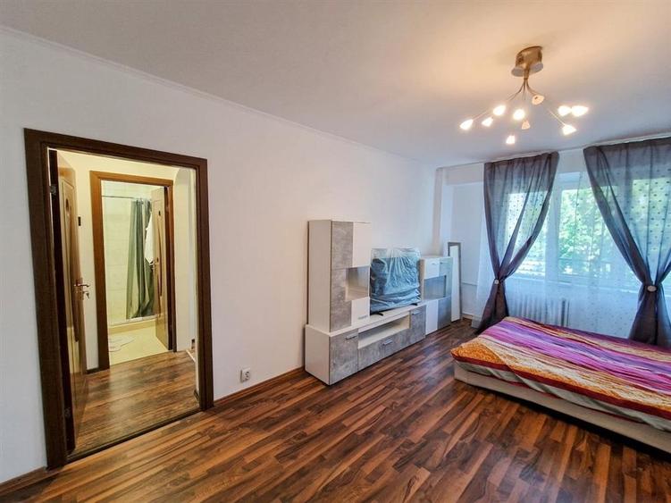 Apartament cu 3 camere semidecomandat în Cantemir