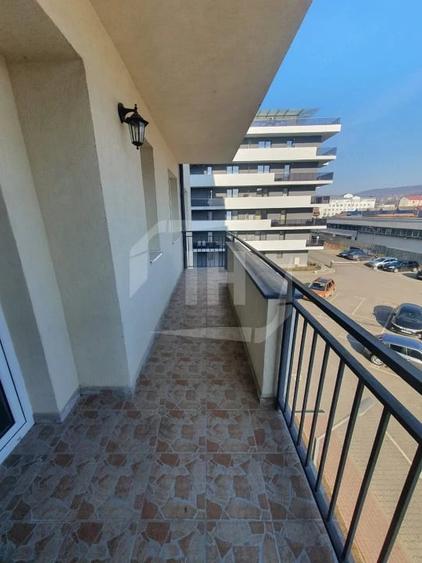 Apartament cu 3 camere semidecomandat în Iris