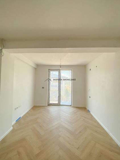 Casă individuală cu 4 camere cu Canalizare în Central