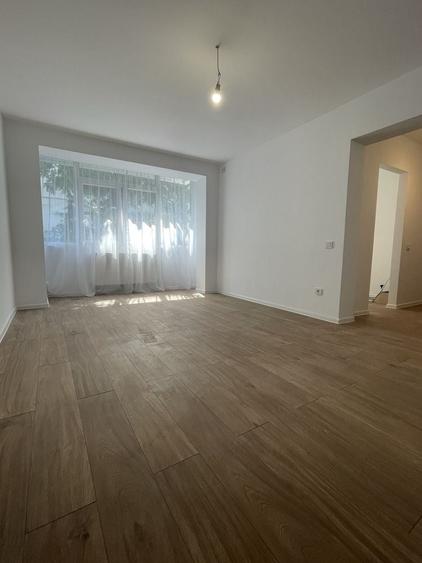 Apartament cu 2 camere semidecomandat, mobilat în Est