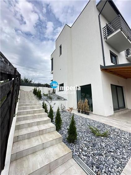 Duplex cu 4 camere cu Teren 300 Mp în Hlincea