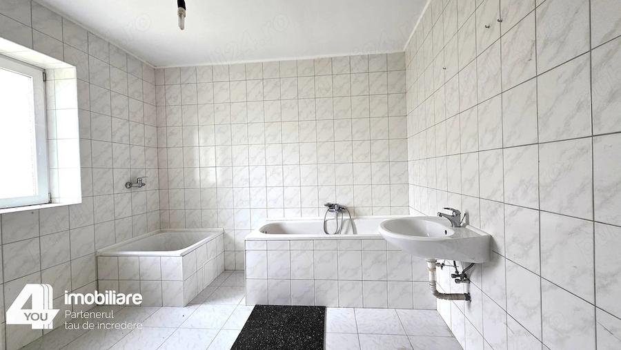Casă cu 4 camere cu Teren 1737 Mp în Livada