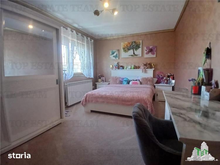 Casă cu 5 camere decomandat cu Teren 500 Mp în Central