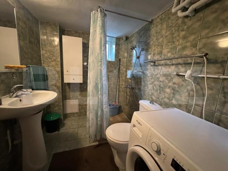Casă individuală cu 6 camere cu Garaj în Hunedoara