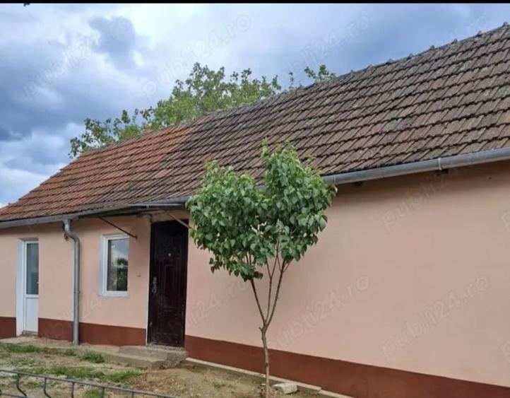 Casă cu 2 camere decomandat cu Teren 952 Mp în Centura