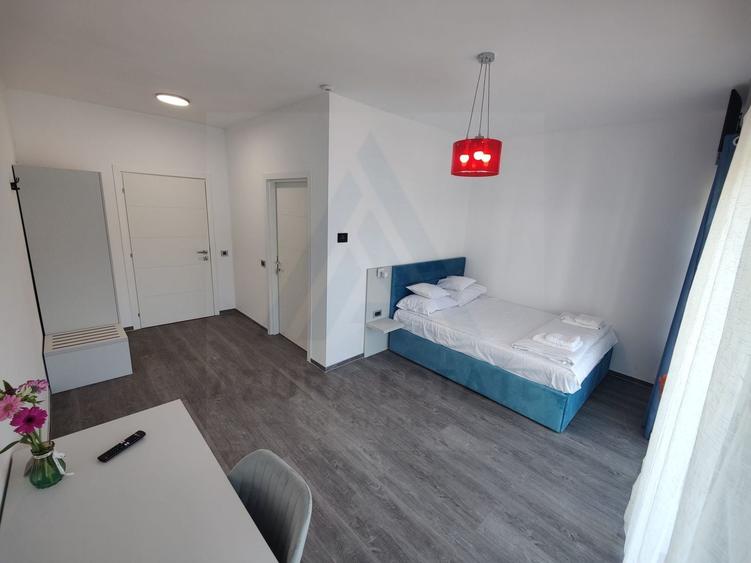 Casă individuală cu 10 camere cu Teren 4600 Mp în Central