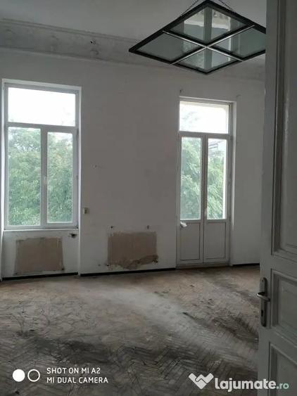 Spațiu comercial, de 2,600 mp, în Universitate