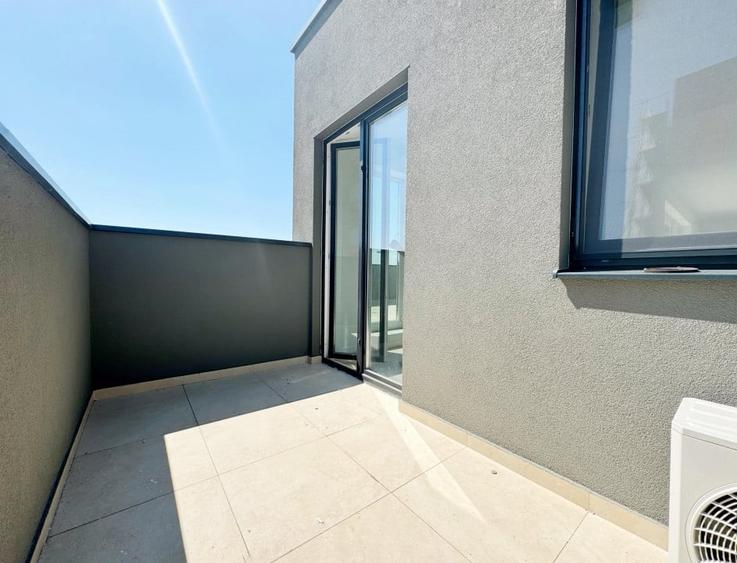 Penthouse cu 3 camere decomandat în Aradului