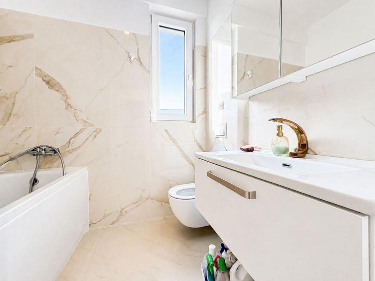 Apartament cu 3 camere decomandat în Aradului