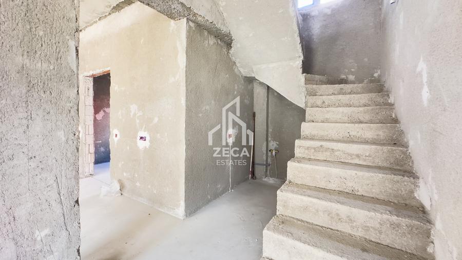 Casă individuală cu 7 camere cu Canalizare în Andronache