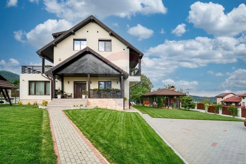 Hotel/Pensiune, de 328 mp, în Tohănița