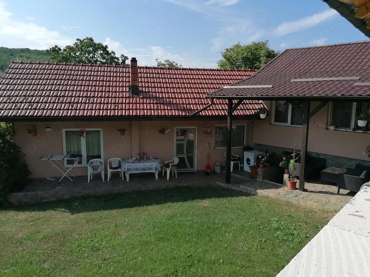 Casă cu 2 camere cu Teren 1600 Mp în Cetea