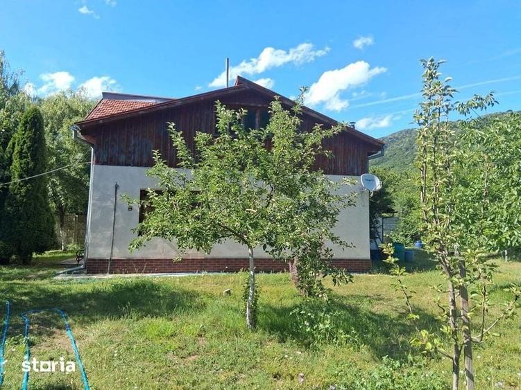 Casă cu 4 camere cu Teren 110 Mp în Central