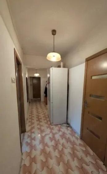 Apartament cu 4 camere semidecomandat în Brâncoveanu