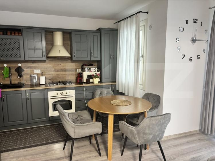 Apartament cu 3 camere decomandat, mobilat în Exterior Vest