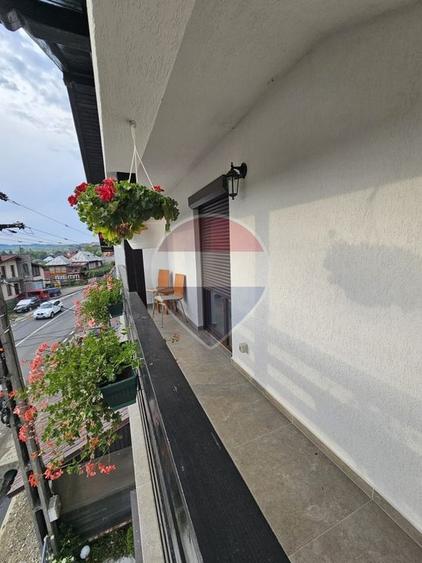 Duplex cu 9 camere cu Teren 750 Mp în Rona de Jos