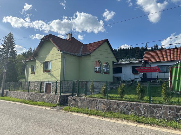 Casă cu 2 camere cu Teren 500 Mp în Central