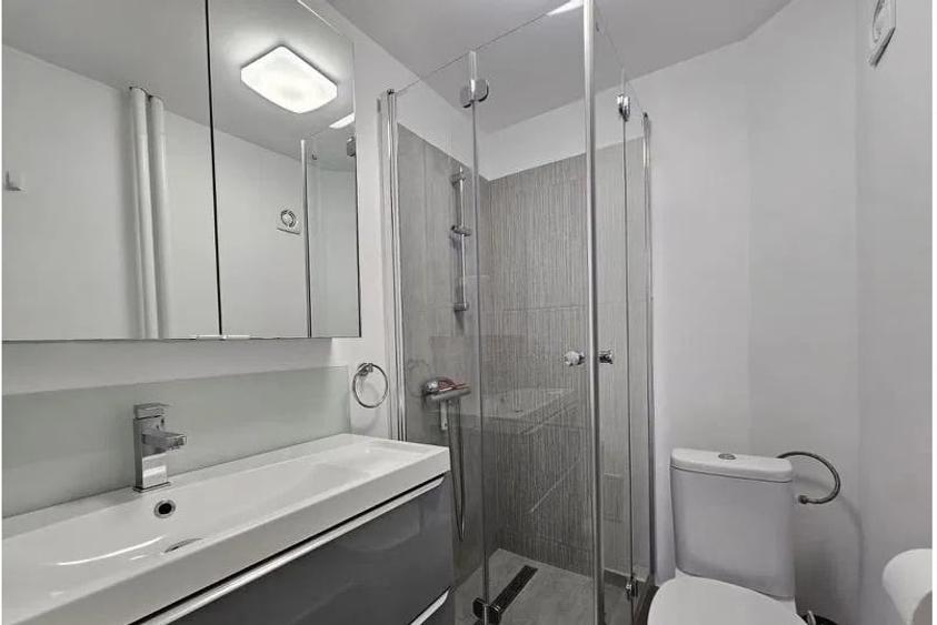 Apartament cu 2 camere semidecomandat, mobilat în Calea Victoriei