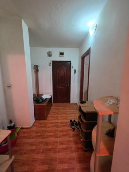 Apartament cu 3 camere decomandat în Dristor