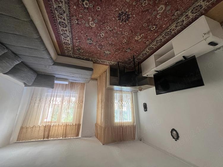 Apartament cu 3 camere decomandat în Sud