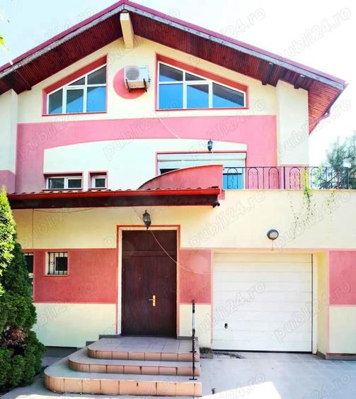 Casă individuală cu 8 camere cu Canalizare în Nordului