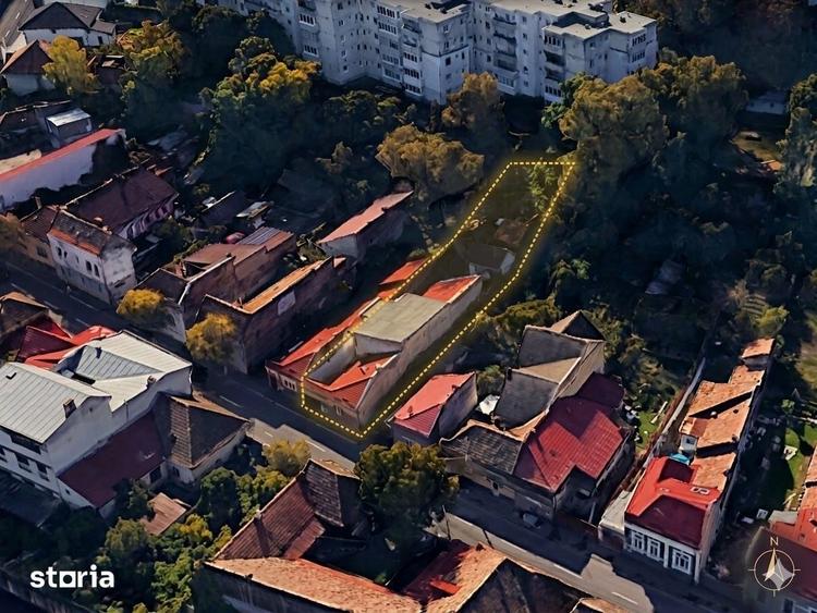 Casă cu 6 camere cu Teren 670 Mp în Central