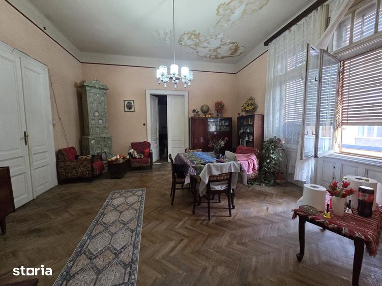 Apartament cu 4 camere în Central