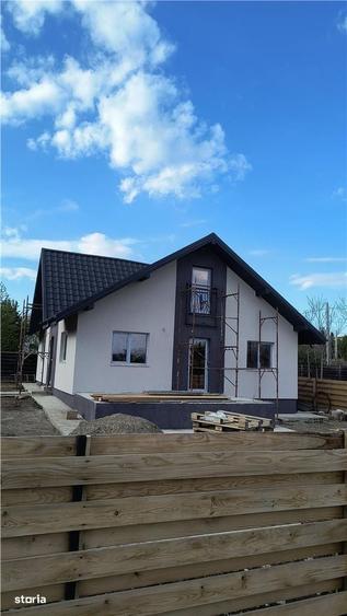 Casă cu 3 camere decomandat în Podu Roș
