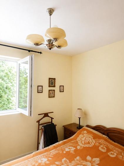 Apartament cu 4 camere semidecomandat în Titan
