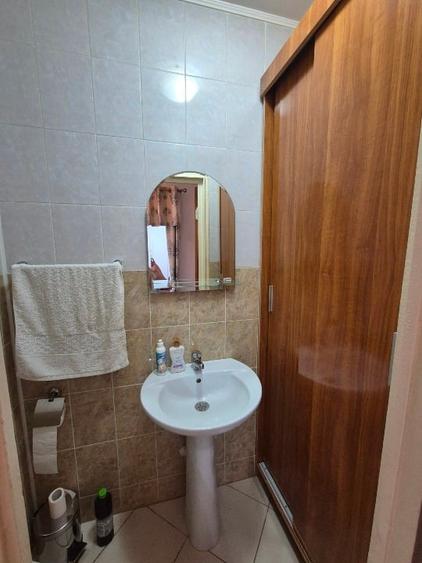 Apartament cu 3 camere decomandat, mobilat în Berceni
