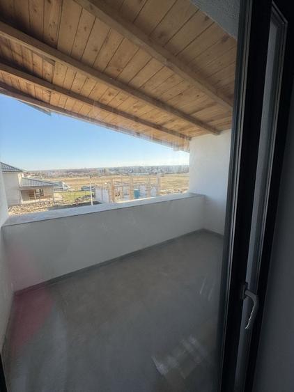 Apartament cu 4 camere decomandat în Bascov
