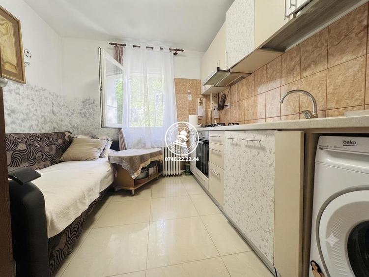 Apartament cu 2 camere decomandat în Nicolina