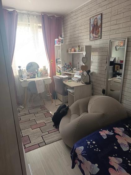 Apartament cu 4 camere semidecomandat în Obor