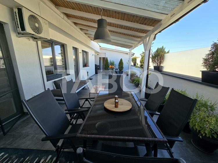 Penthouse cu 4 camere decomandat, mobilat în Turnișor
